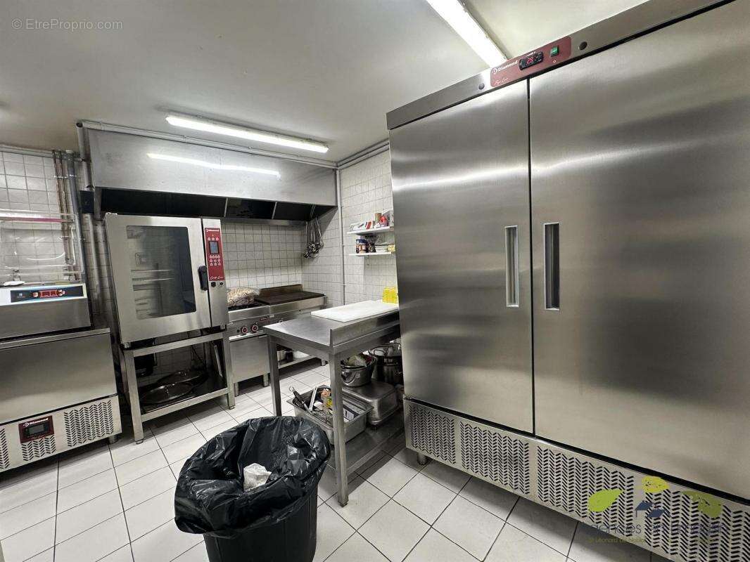 Commerce à SAINT-LEONARD-DE-NOBLAT