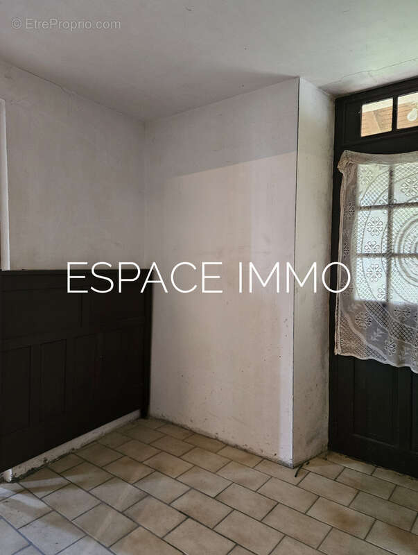 Maison à LIVINHAC-LE-HAUT