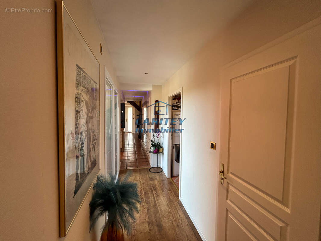 Magnifique maison de 180 m2 sur un terrain de 1753 m2 située sur la commune de ANDORNAY - photo 17