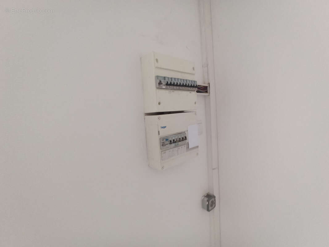 Commerce à SEREILHAC