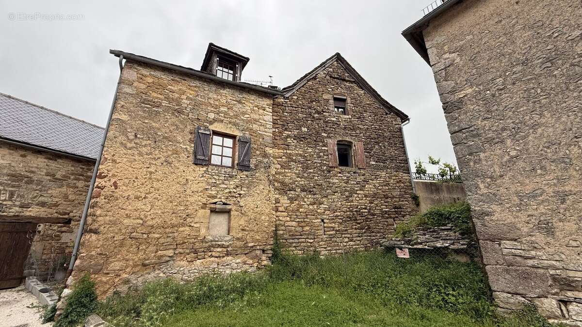 Maison à ONET-LE-CHATEAU