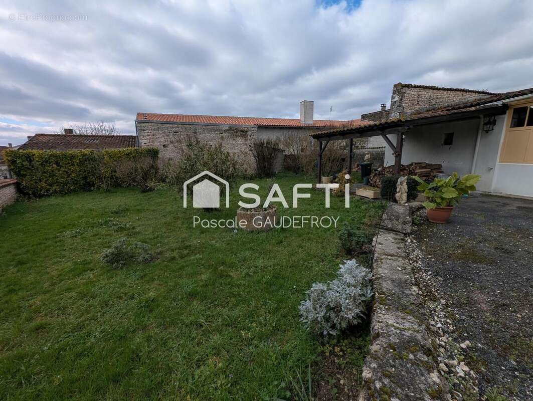 Maison 174 m² à Montils  - photo 5