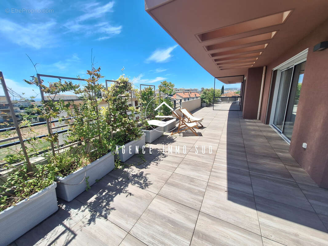 Appartement à SAINT-LAURENT-DU-VAR