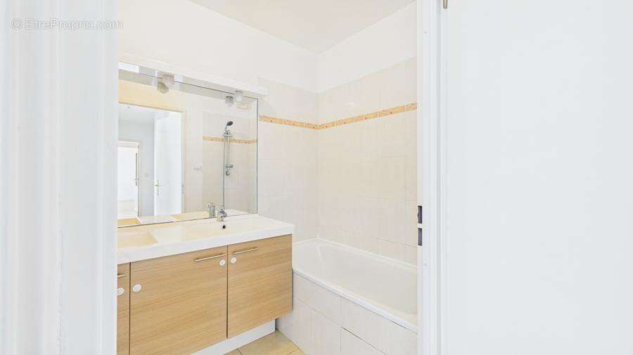 Appartement 65 m² à Saint-Ave  - photo 604