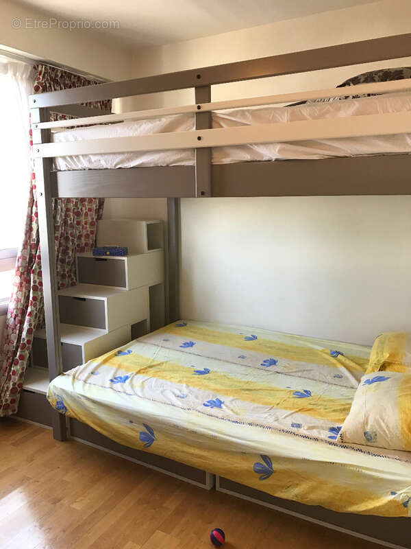 Appartement à COURBEVOIE