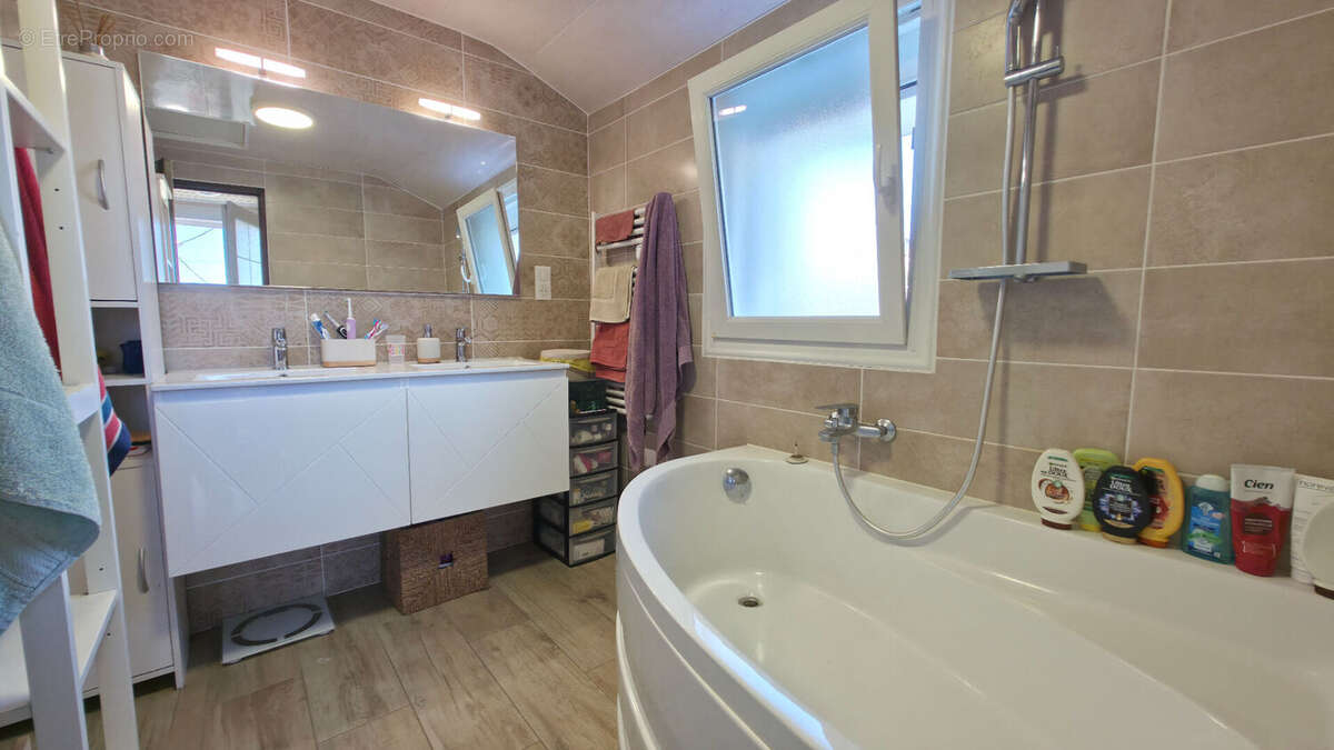 Grande maison familiale d'environ 135m² avec vie de plain-pied, jardin et piscine en campagne de Trignac - photo 10