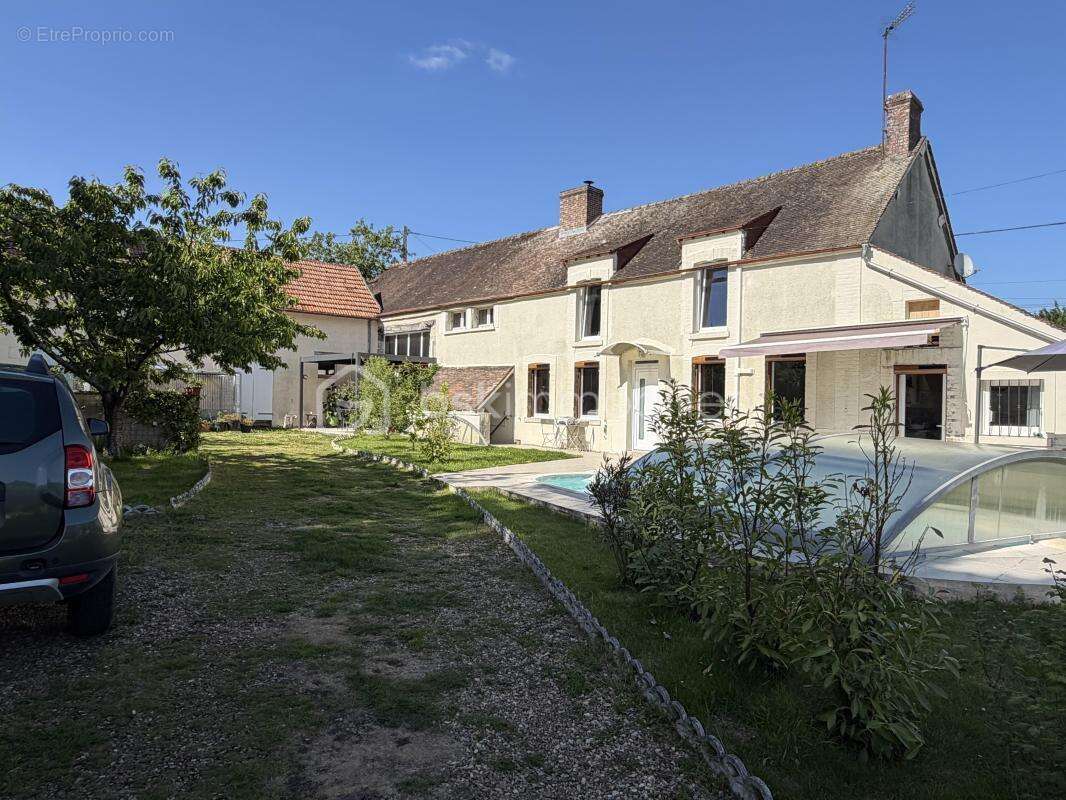 Maison à LA SELLE-SUR-LE-BIED