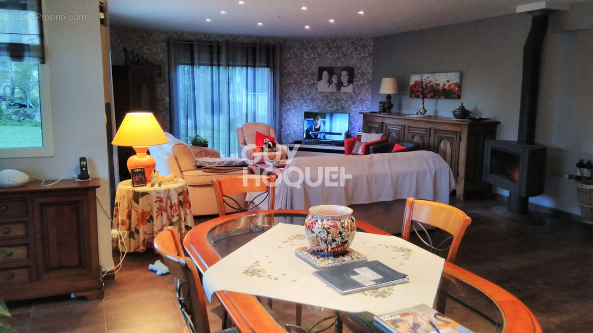 Maison à SAINT-ALLOUESTRE