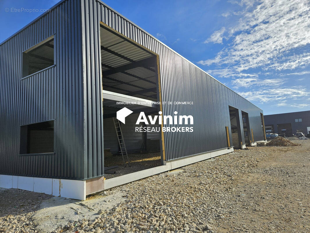 Commerce à ROCHEFORT-SUR-NENON