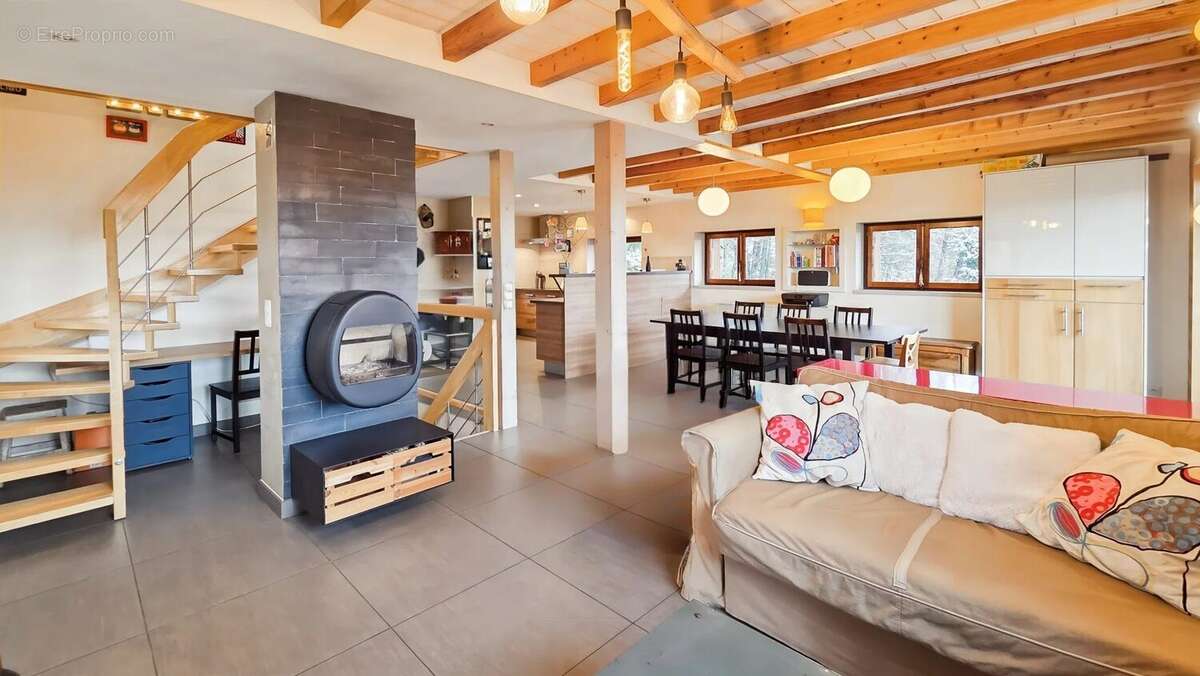 Maison à MONNETIER-MORNEX