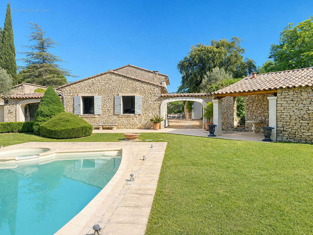 Maison à GORDES
