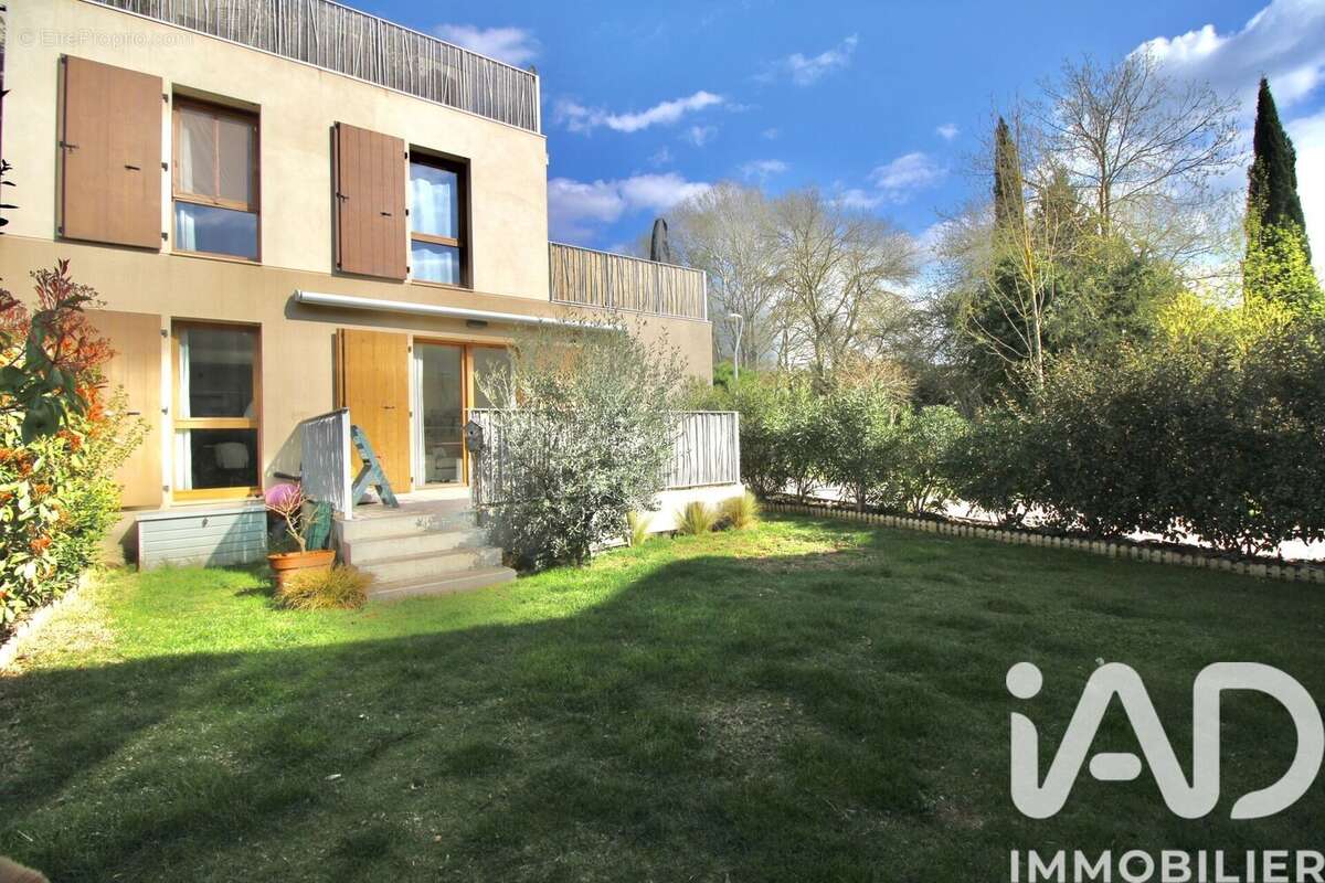 Photo 3 - Appartement à CHATEAUNEUF-LE-ROUGE