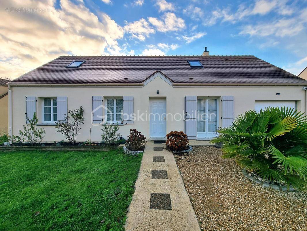 Maison à MONTIGNY-LENCOUP