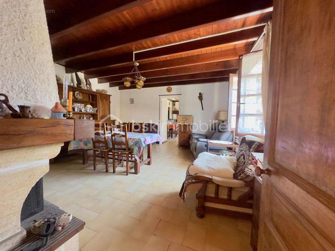 Maison à LE GUE-DE-VELLUIRE