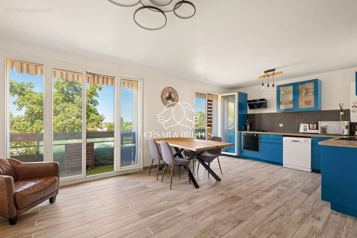 Appartement 80 m² à Saint-Laurent-De-Mure  - photo 3