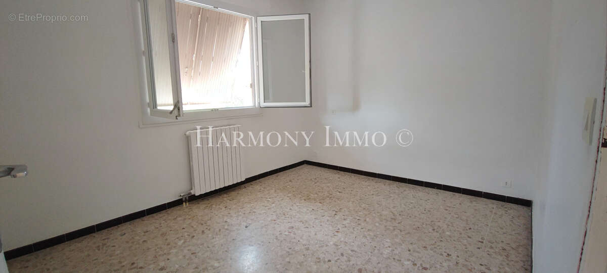 A vendre- Appartement T3 de 66m2 à 5mn à pied du port et des commerces à Sanary-sur-mer 83110(Var). - photo 6