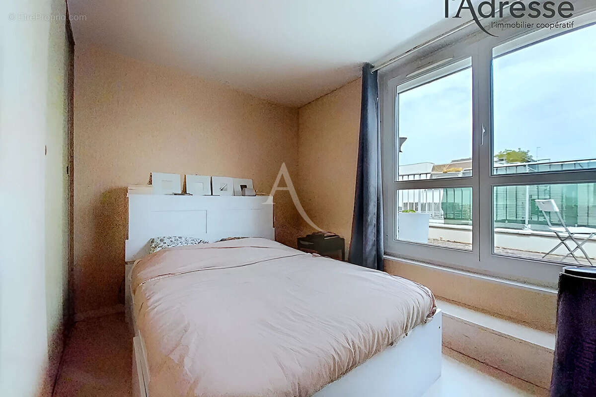 Appartement Suresnes - Vendu loué -  2 pièces 44m2 -Terrasse -18m²  Cave - parking - photo 3