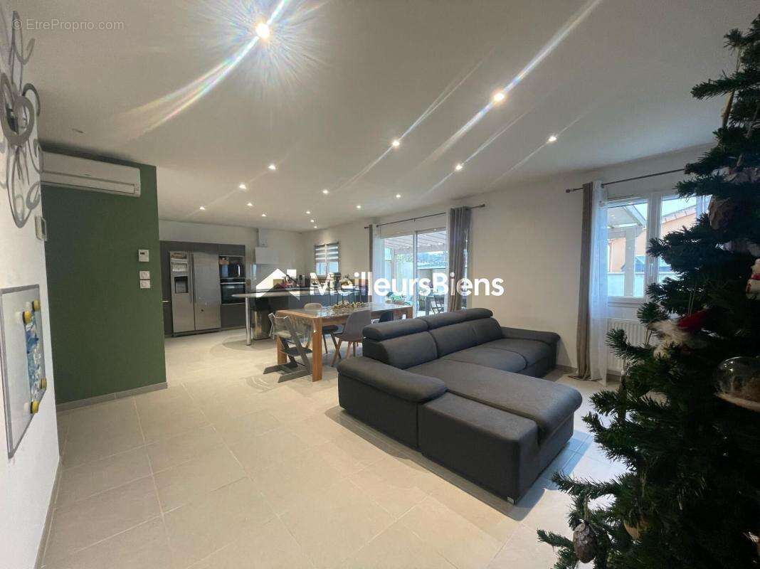 Maison à BEAUMONT-MONTEUX