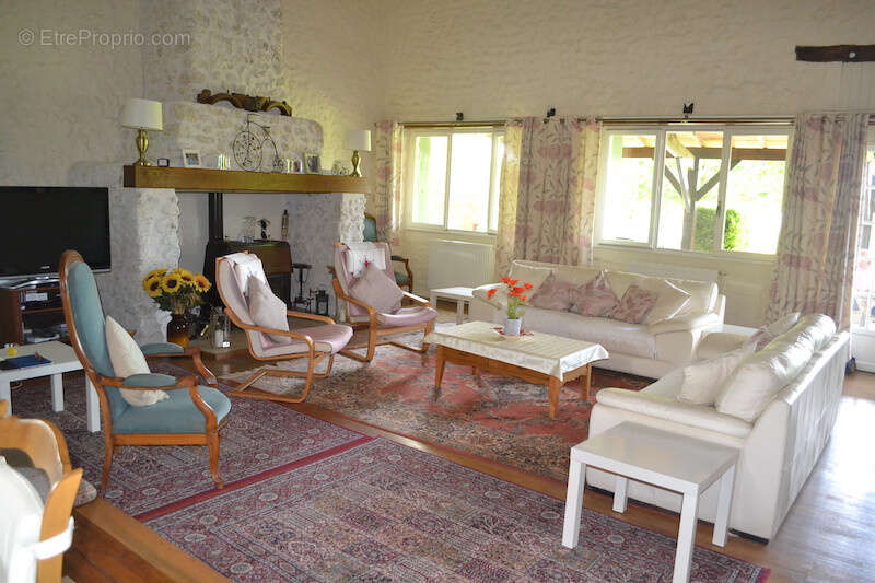 Maison à BOUTEILLES-SAINT-SEBASTIEN