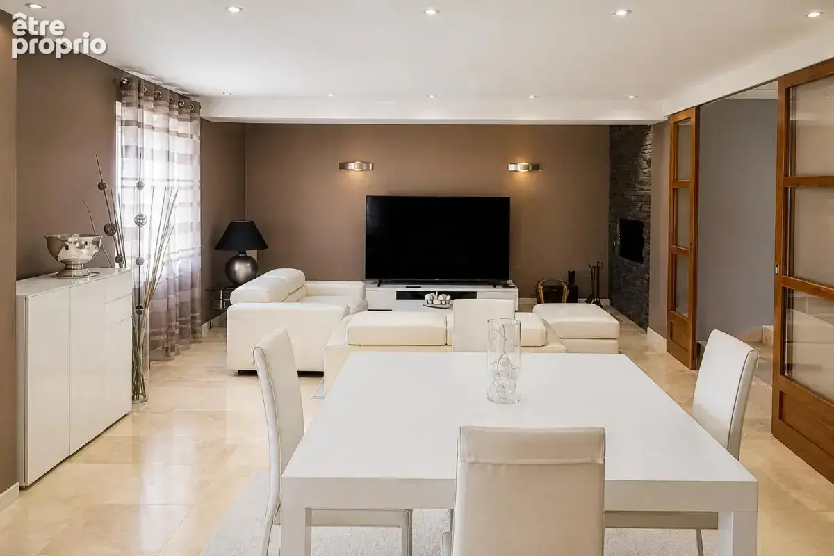 Maison de 7 pièces de 240 m² à Saint-Sauveur-Villages - photo 2