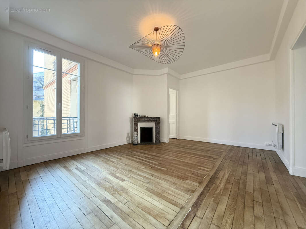 Appartement à COURBEVOIE