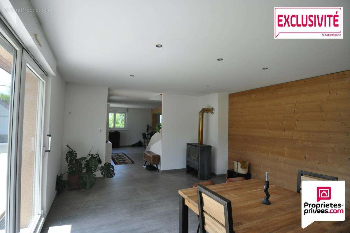 Montécheroux  Maison de charme 6 pièces  3 Chambres SH 149.6 m²  Terrain 6740 m² - photo 4