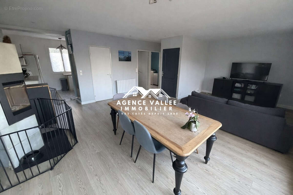 Maison à SAINT-PIERRE-DU-PERRAY