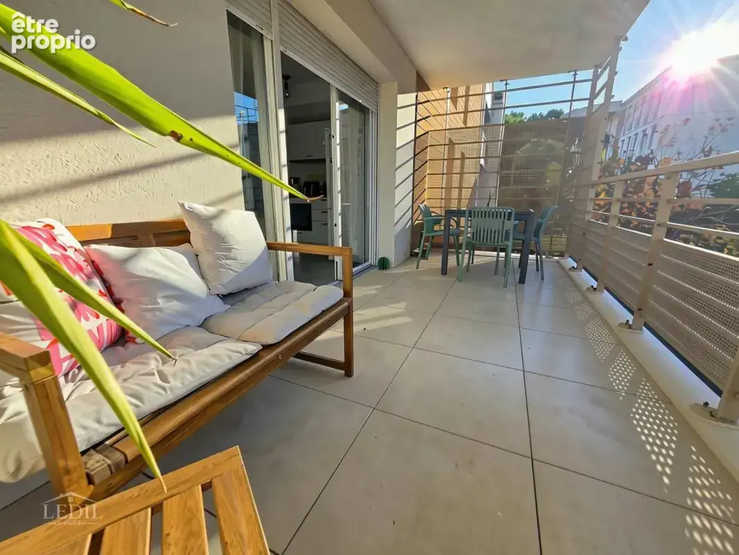 T2 de 41,6 m² avec terrasse de 11m² et garage dans une résidence récente - photo 1