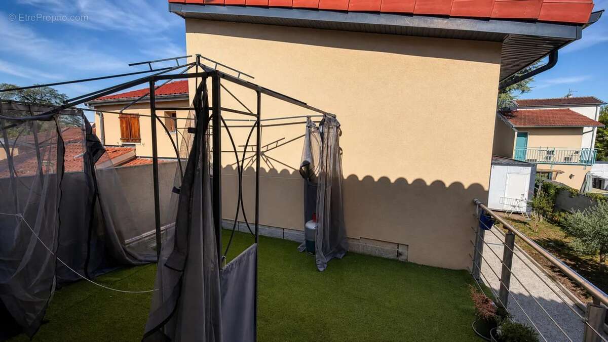 Maison de 5 pièces de 263 m² à Villeurbanne - photo 4