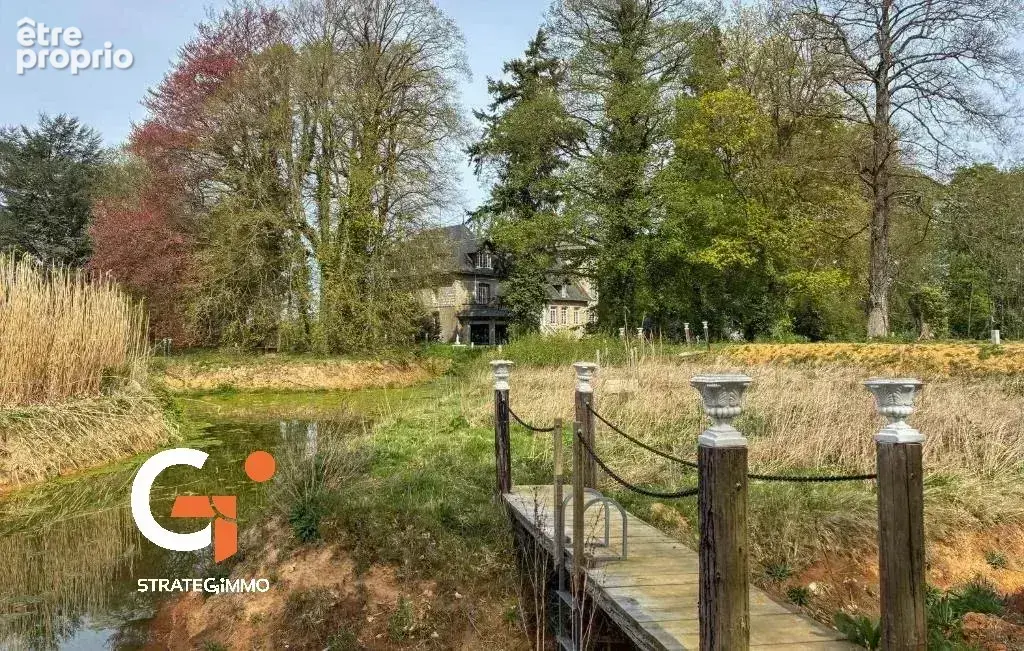 Château du XVIIe siècle – 2 000 m² – 4,5 ha – Dépendances - photo 4
