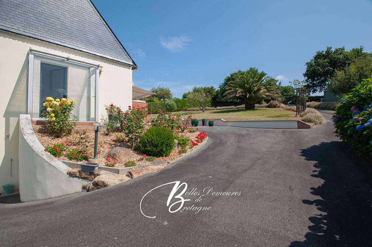 A vendre propriété ouverte sur son grand terrain constructible Côte de granit rose Bretagne - photo 4