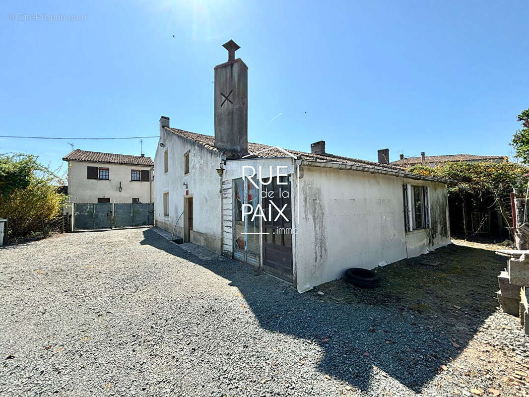 Maison à SAINT-GERMAIN-DE-LONGUE-CHAUME