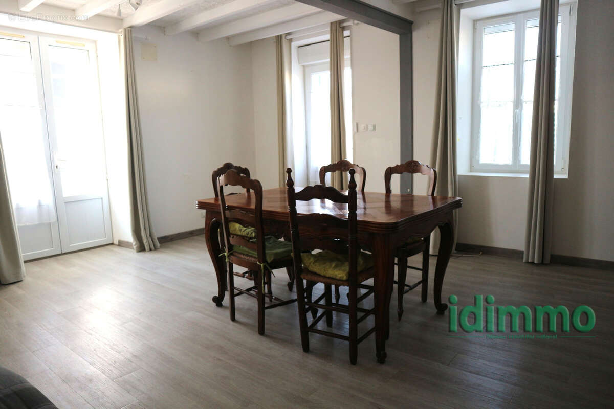 Belle maison en bon etat general de 100 m2 sur un terrain clos de 115 m2. centre bourg a proximite des commerc - photo 5