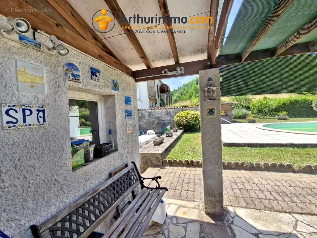 Maison de caractère avec dépendances, piscine et espaces extérieurs - photo 19