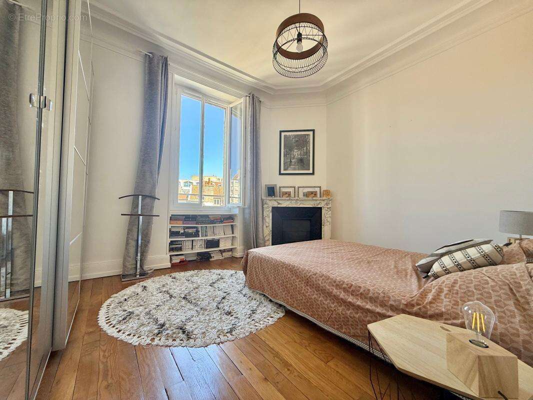 Appartement ancien T 4 - 89 m²- centre-ville - 2 chambres- Balcons, Cave - photo 14