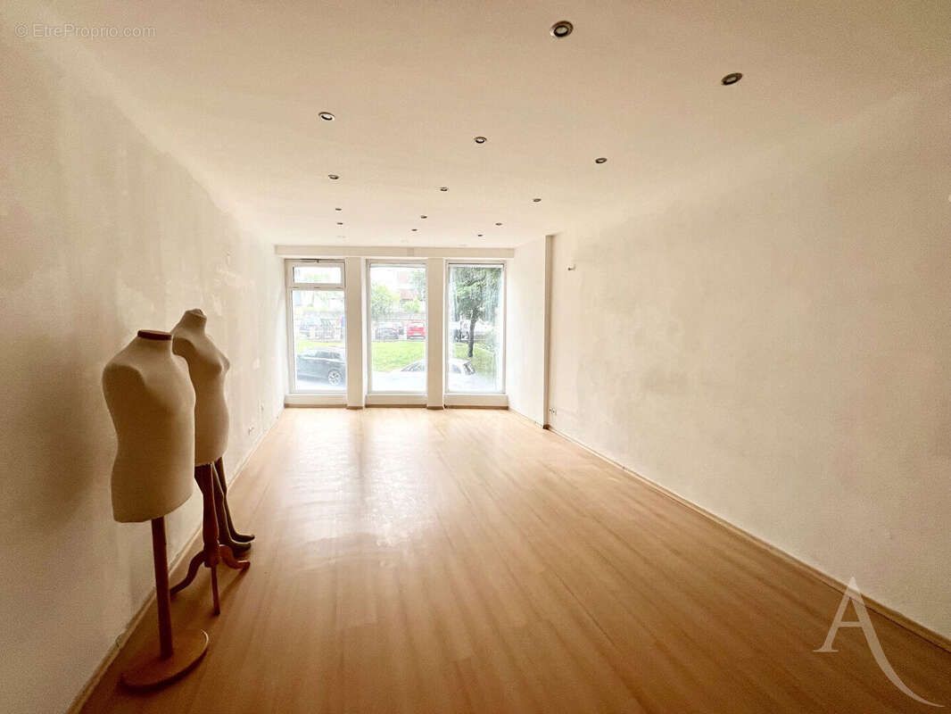 Appartement type F4  + local commercial indépendant - photo 4