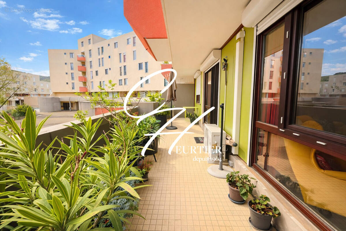 Appartement à FONTAINE