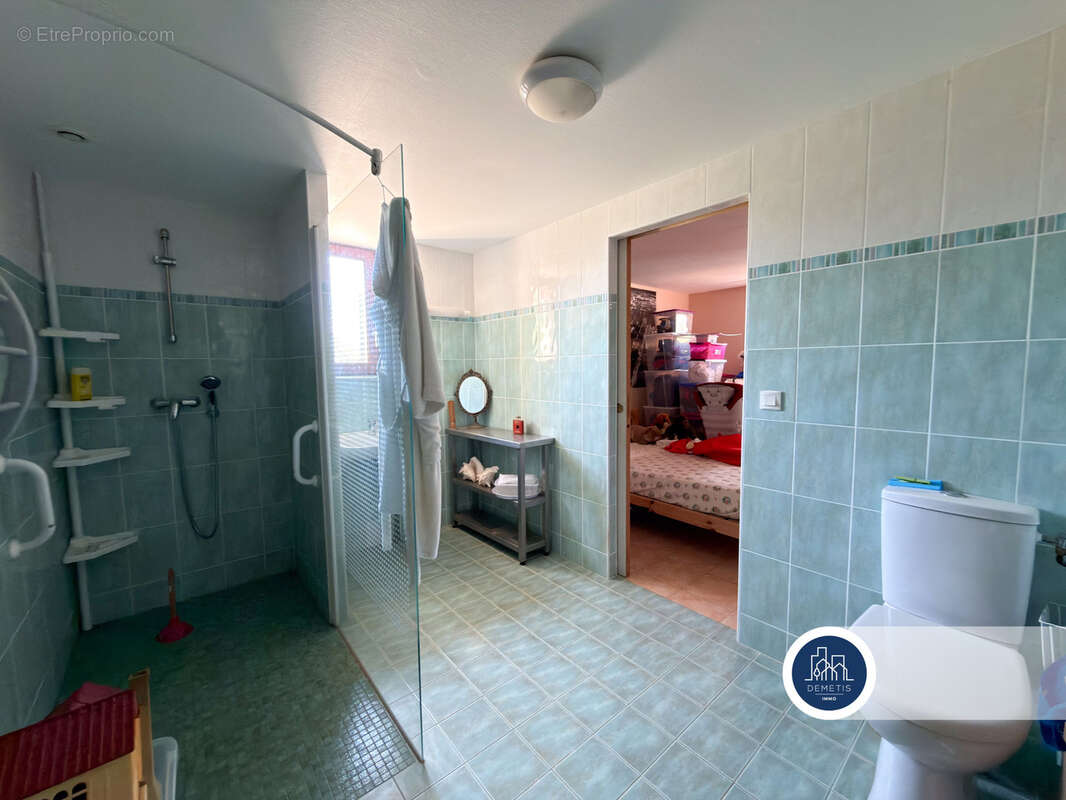 Propriété de caractère avec trois habitations, piscine et dépendances - photo 20