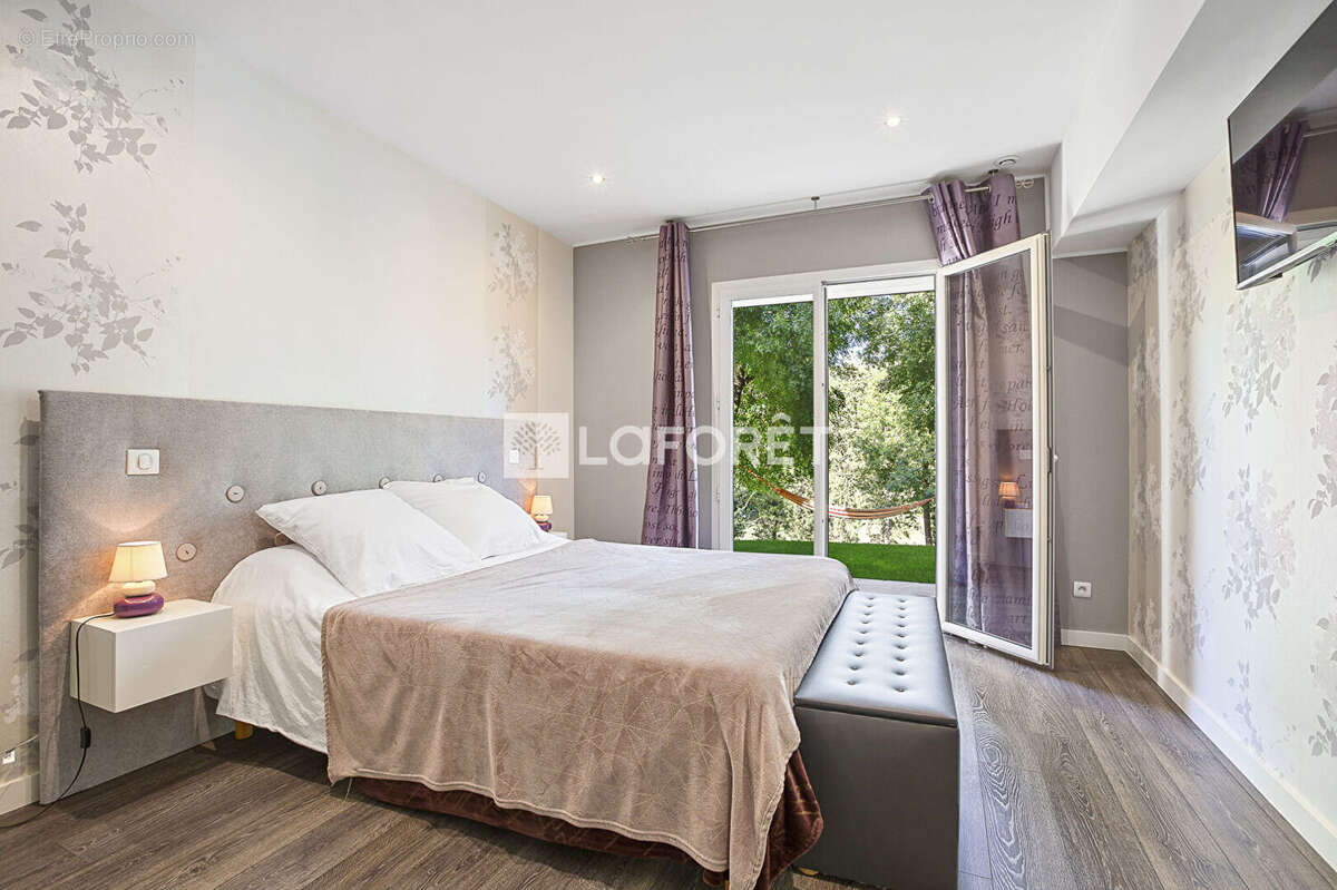 Maison à CHATEAUNEUF-GRASSE