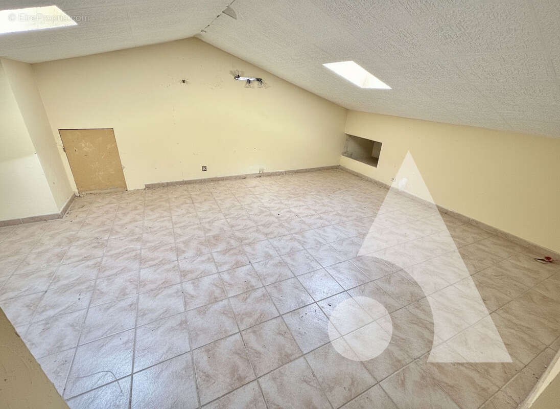 Maison à Villecroze de 247 m² sur terrain de 1.660m² - photo 17