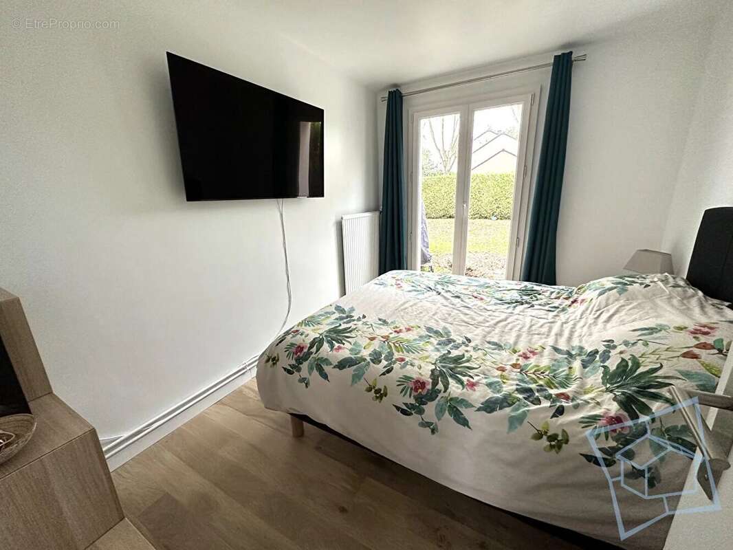 Maison à VOISINS-LE-BRETONNEUX