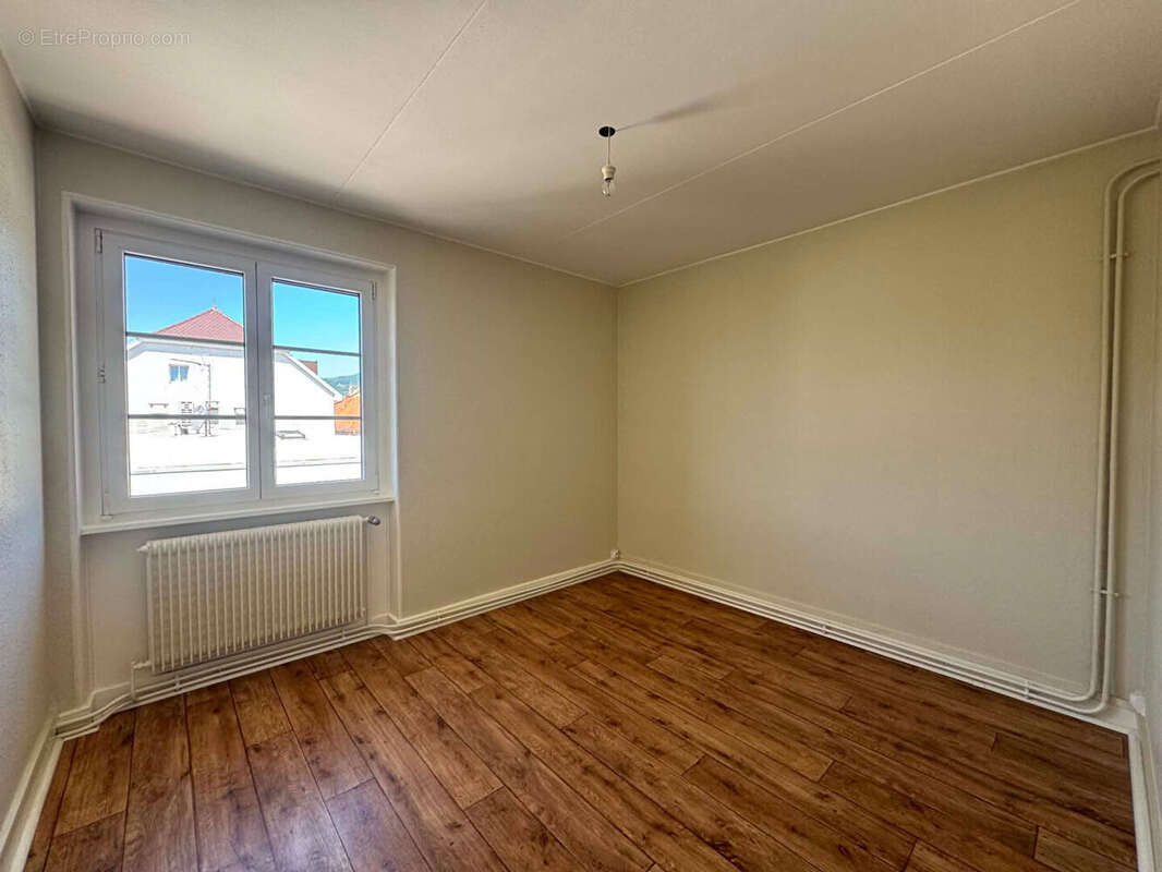 Appartement 4 pièces à vendre à Cernay - Dernier étage, calme et lumineux - photo 4