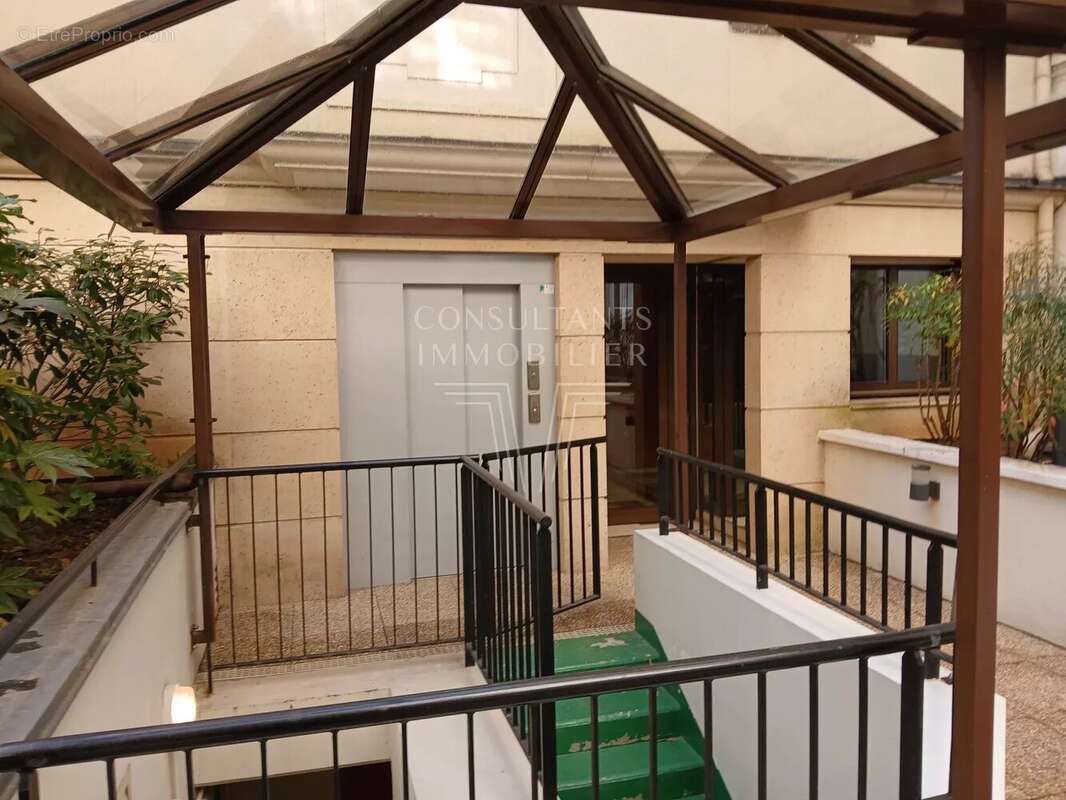 Parking à PARIS-16E