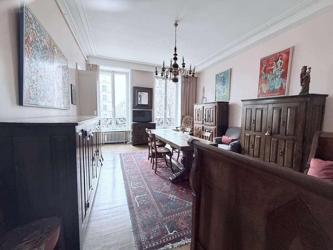 Appartement à PARIS-3E