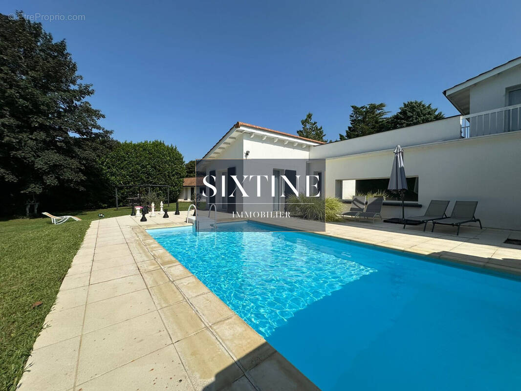 Maison à AUBERIVES-SUR-VAREZE