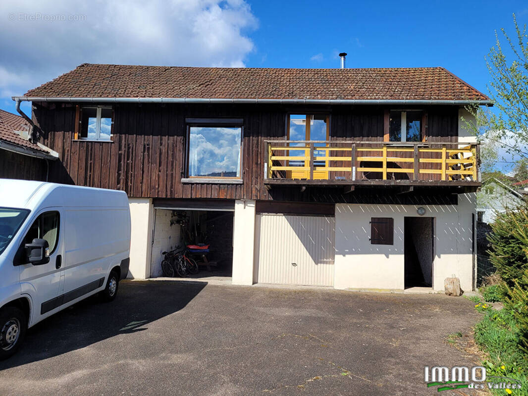 Appartement à FRESSE-SUR-MOSELLE