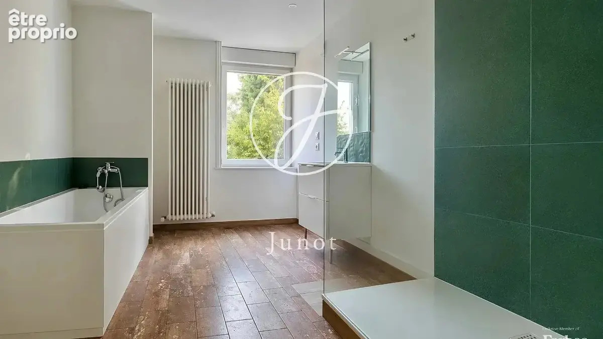 Mons-en-Baroeul– VIEUX-MONS – Maison bourgeoise à vendre - 9 pièces – 289,4m² - 6 chambres - Jardin plein sud – Garage - photo 8