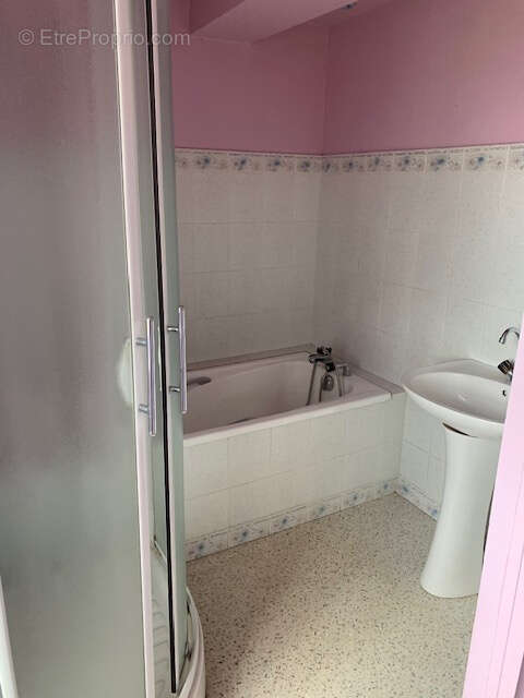 Maison à MONTREUIL-POULAY