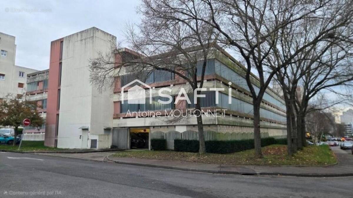 Photo 1 - Parking à LE GRAND-QUEVILLY