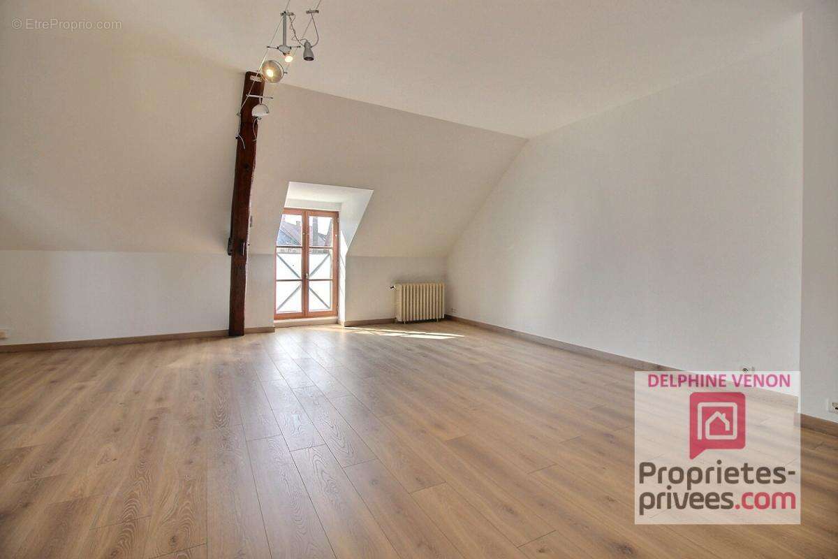 Maison de 200 m²  avec vie en plain pied + grange et cave voutée sur un terrain de 525 m² en hypercentre de Châteauneuf sur Loir - photo 7